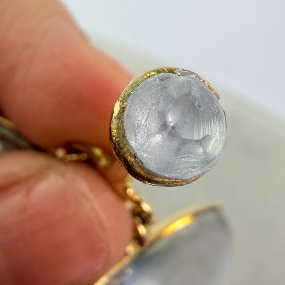 Vintage acrylic dome statement bracelet - Picture 6 of 9